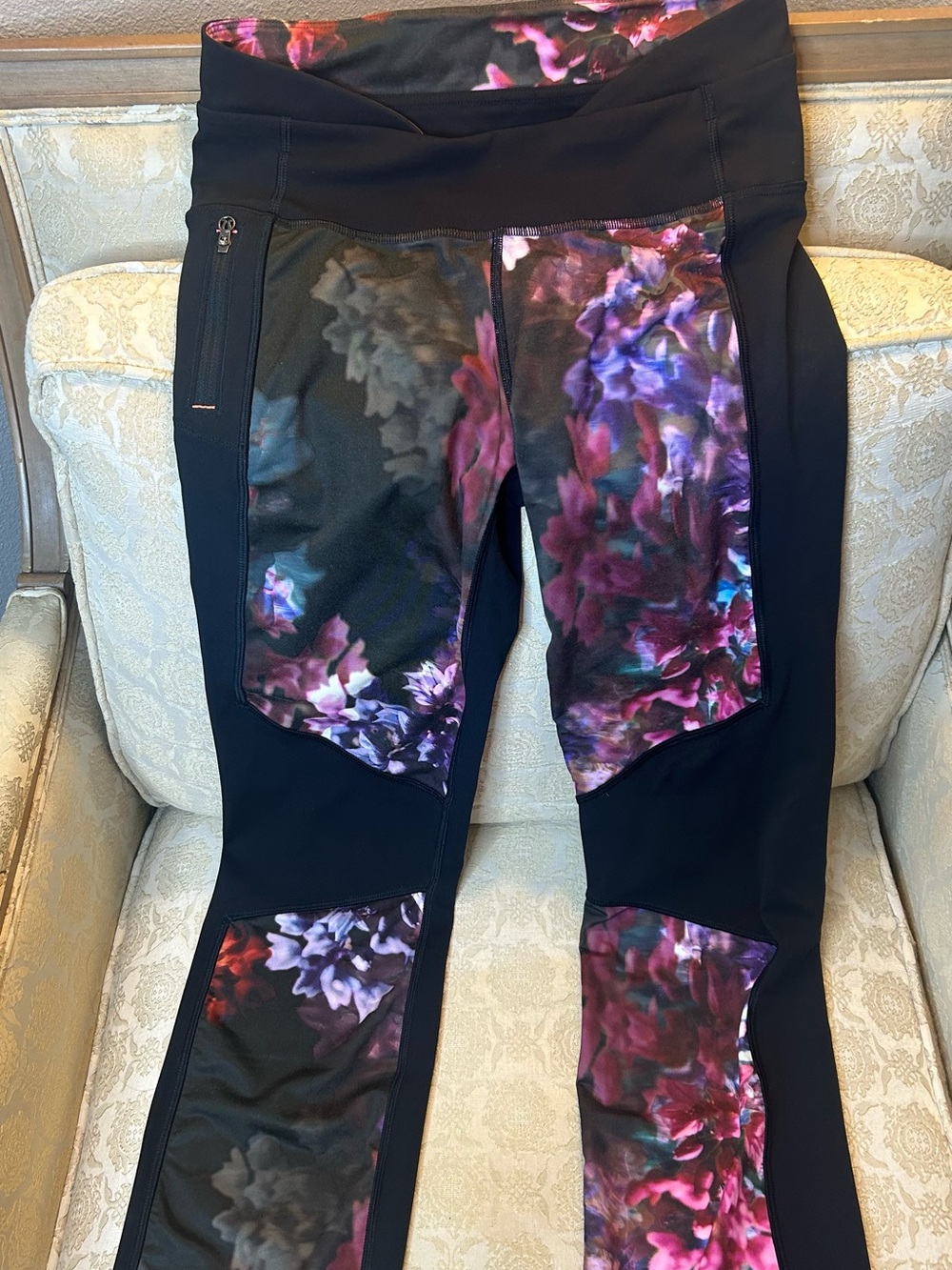 Lululemon Pump It Up Pant in the Iconic color Black / Spring Has Sprung Athletic